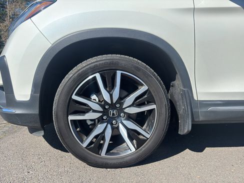 Used 2019 Honda Pilot Elite image 6