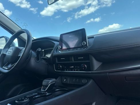 Certified 2025 Nissan Rogue SV AWD/4WD image 24