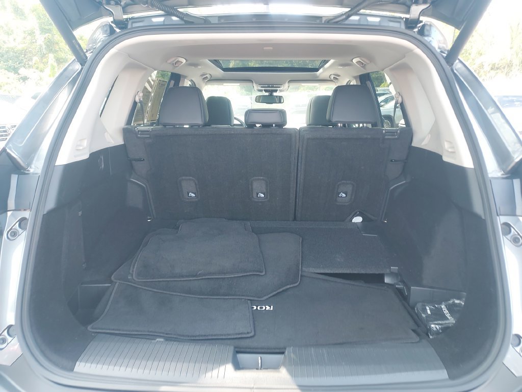 Used 2023 Nissan Rogue SL AWD/4WD image 32