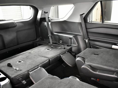 Used 2020 Ford Explorer XLT w/ Equipment Group 202A image 30