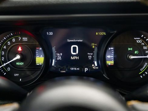 Used 2024 Jeep Wrangler Unlimited image 17