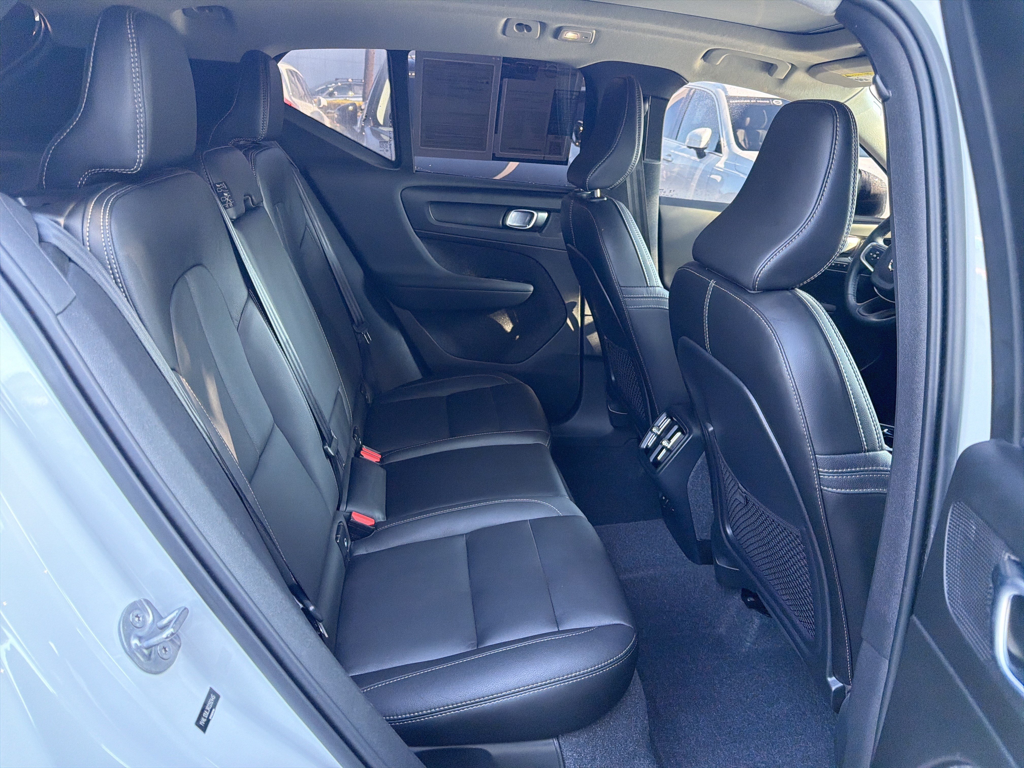Used 2024 Volvo XC40 B5 Plus w/ Protection Package Premier AWD/4WD image 35