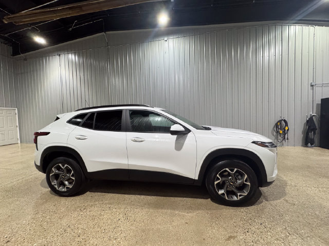 Used 2025 Chevrolet Trax LT w/ LT Convenience Package FWD image 5