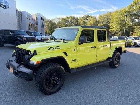 Used 2023 Jeep Gladiator Sport AWD/4WD image 2