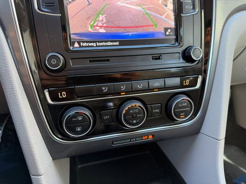 Used 2016 Volkswagen Passat 1.8T R-Line image 31