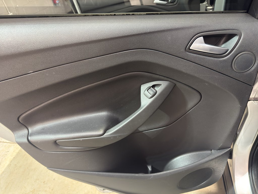 Used 2014 Ford Escape Titanium FWD image 29