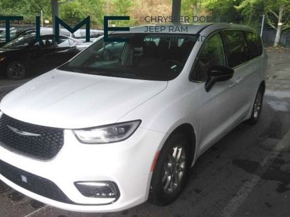 Used 2024 Chrysler Pacifica Touring-L