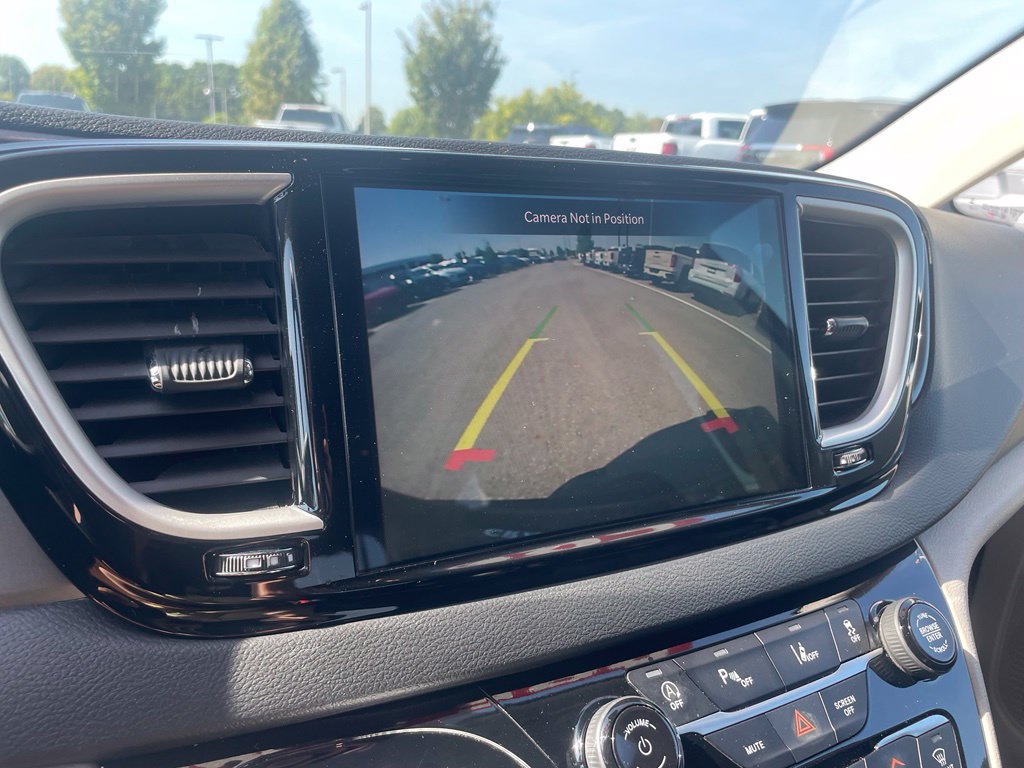 Used 2024 Chrysler Pacifica Touring-L FWD image 20