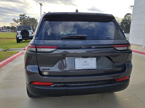 Used 2024 Jeep Grand Cherokee Limited w/ Black Appearance Package image 4