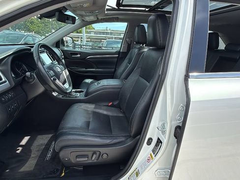 Used 2018 Toyota Highlander Limited Platinum AWD/4WD image 25