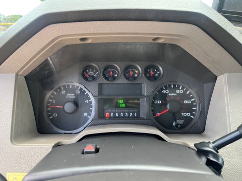 Used 2009 Ford F550 2WD Regular Cab Super Duty image 19