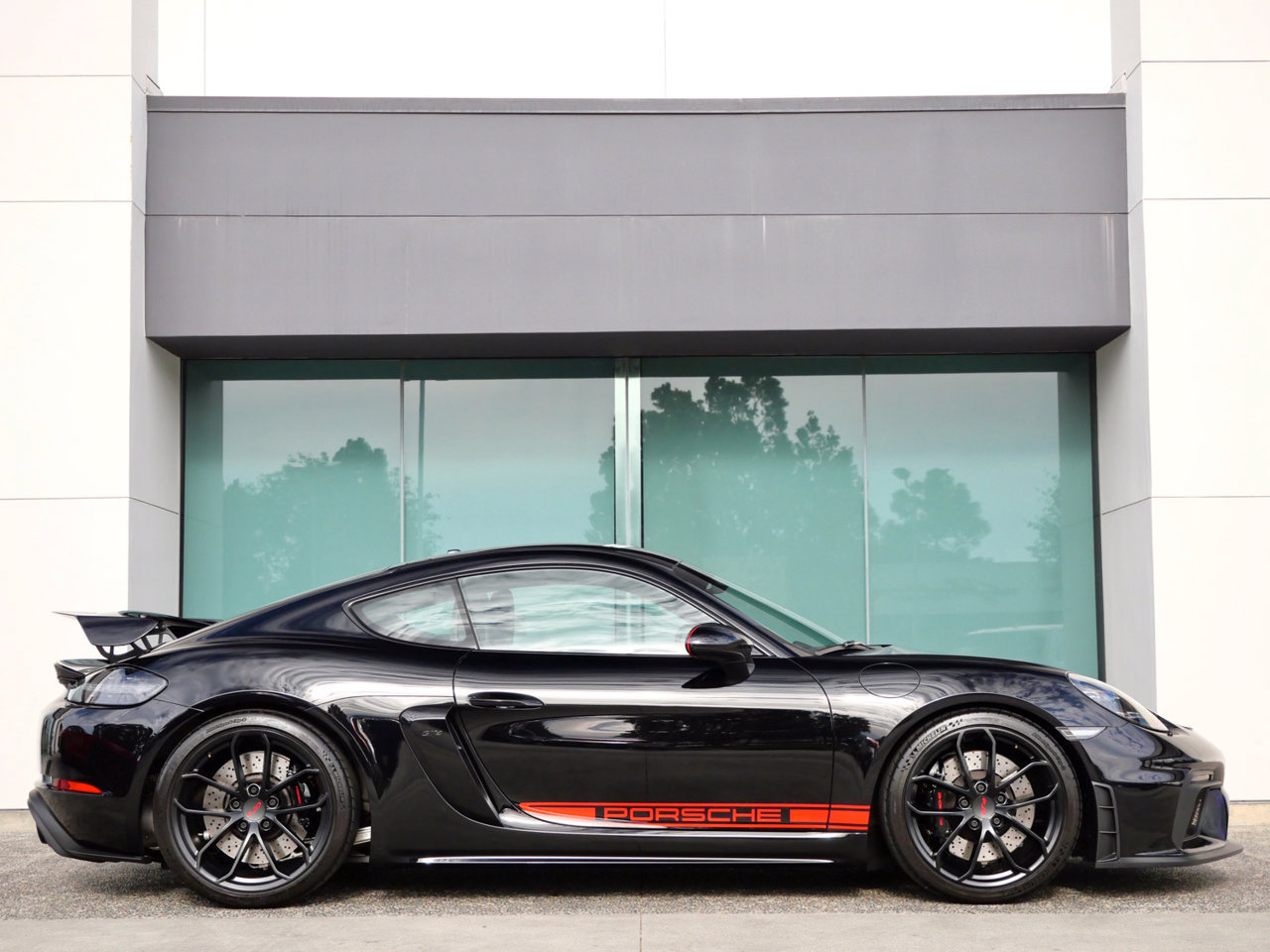 Used 2022 Porsche 718 Cayman GT4 RWD image 4