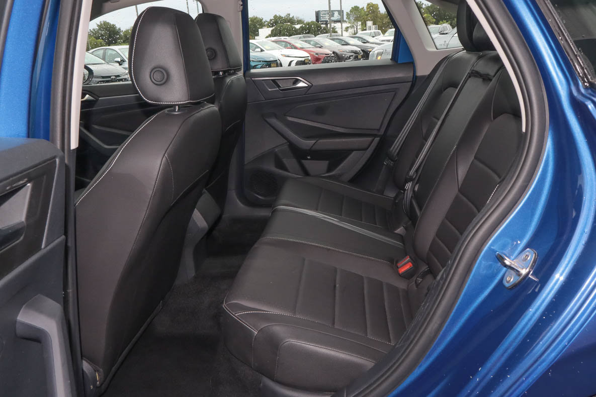 Used 2024 Volkswagen Jetta SE FWD image 8