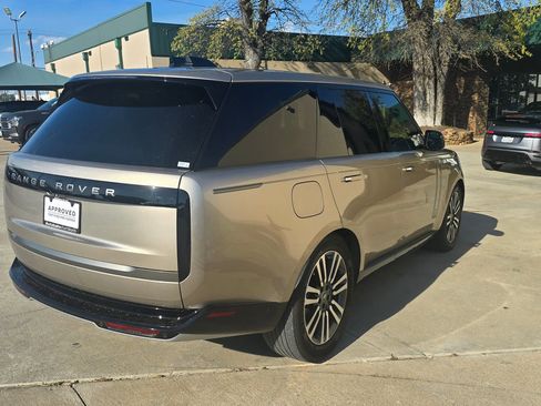 Certified 2024 Land Rover Range Rover SE image 3