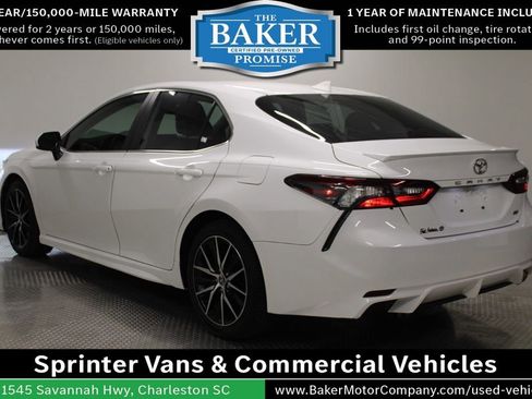 Used 2021 Toyota Camry SE FWD image 3