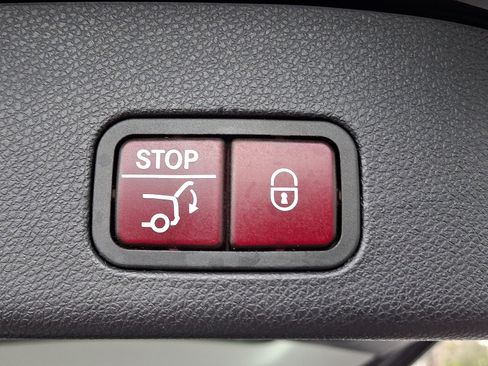 Used 2014 Mercedes-Benz GL 550 4MATIC image 29