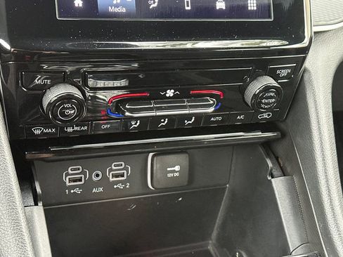 Used 2024 Jeep Grand Cherokee L Laredo RWD image 24