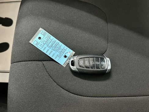 Used 2023 Hyundai Elantra SEL w/ Convenience Package image 12