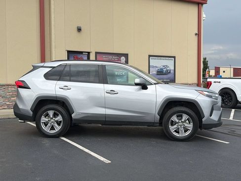 Used 2022 Toyota RAV4 XLE w/ Convenience Package AWD/4WD image 4