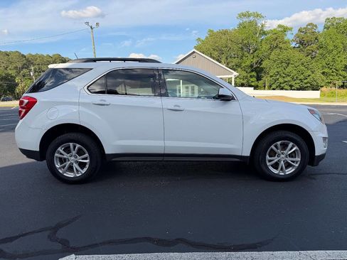 Used 2017 Chevrolet Equinox LT w/ Convenience Package AWD/4WD image 9