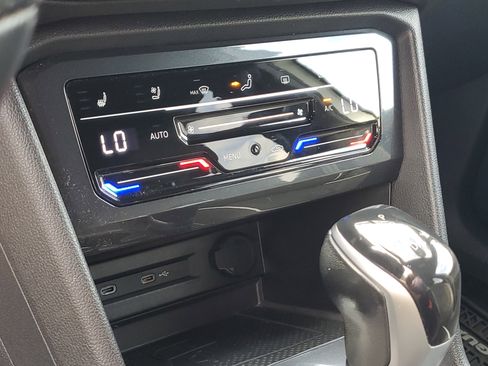 Certified 2022 Volkswagen Tiguan SEL R-Line image 27