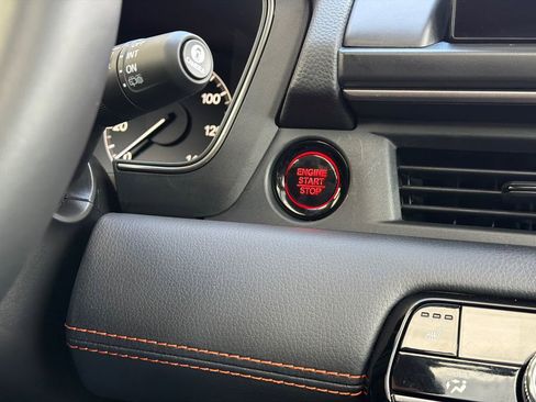 Used 2025 Honda Pilot TrailSport image 31