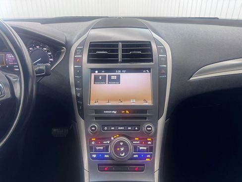 Used 2017 Lincoln MKZ Premiere FWD image 18