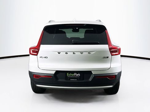 Used 2025 Volvo XC40 B5 Core image 7