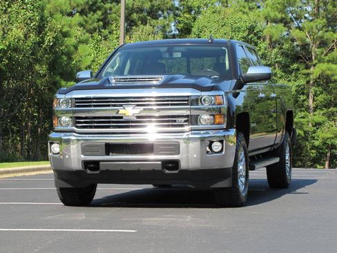 Used 2019 Chevrolet Silverado 2500 LTZ w/ Duramax Plus Package AWD/4WD image 8