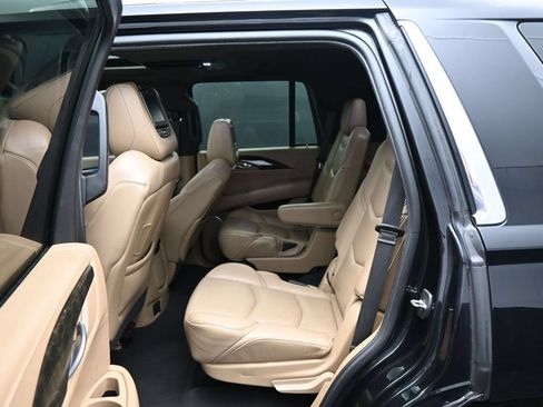 Used 2019 Cadillac Escalade Platinum AWD/4WD image 25