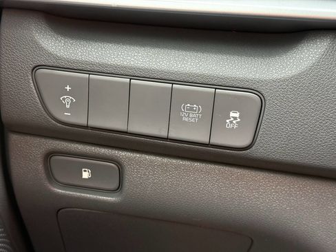 Used 2020 Kia Niro LX image 12