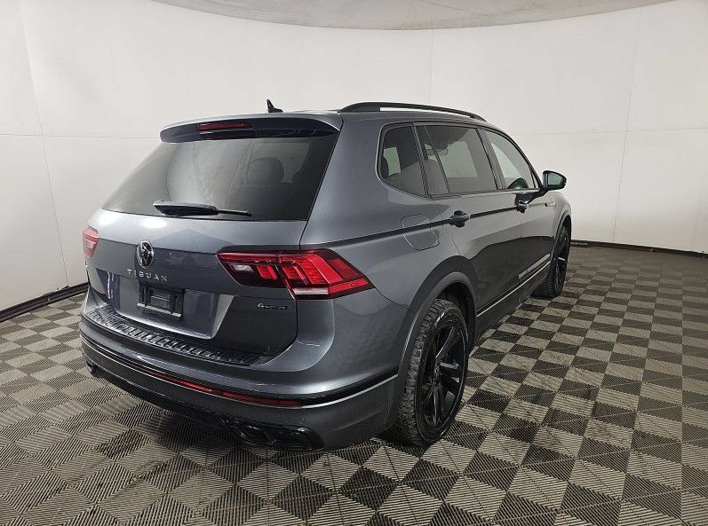 Used 2024 Volkswagen Tiguan SE R-Line AWD/4WD image 3