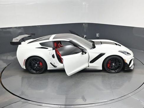 Used 2019 Chevrolet Corvette ZR1 RWD image 18