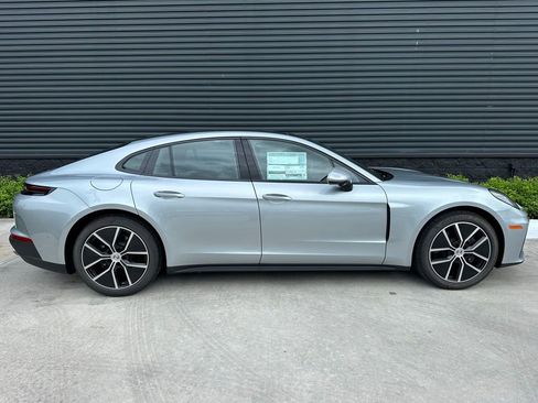 Certified 2025 Porsche Panamera RWD image 8