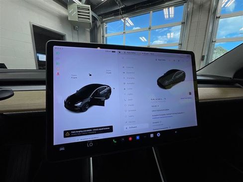 Used 2018 Tesla Model 3 Long Range RWD image 15