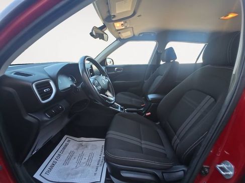 Used 2023 Hyundai Venue FWD image 11