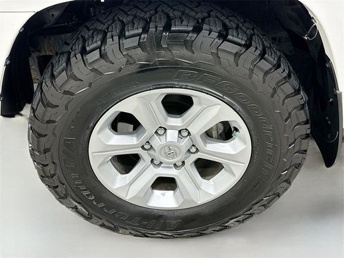 Used 2022 Toyota 4Runner SR5 Premium image 33