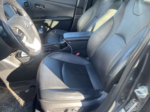 Used 2017 Toyota Prius Prime Premium image 17