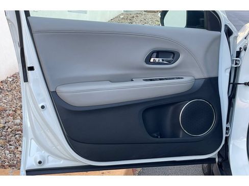 Used 2018 Honda HR-V EX-L image 12