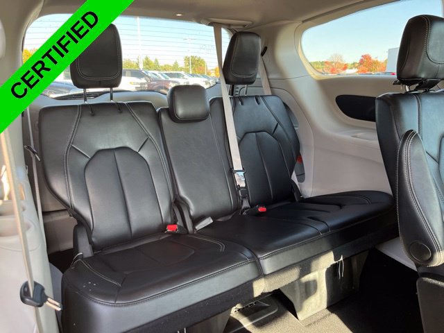Used 2024 Chrysler Pacifica Touring-L FWD image 18