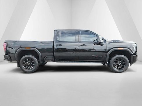 Used 2024 GMC Sierra 2500 AT4 w/ AT4 Preferred Package AWD/4WD image 4