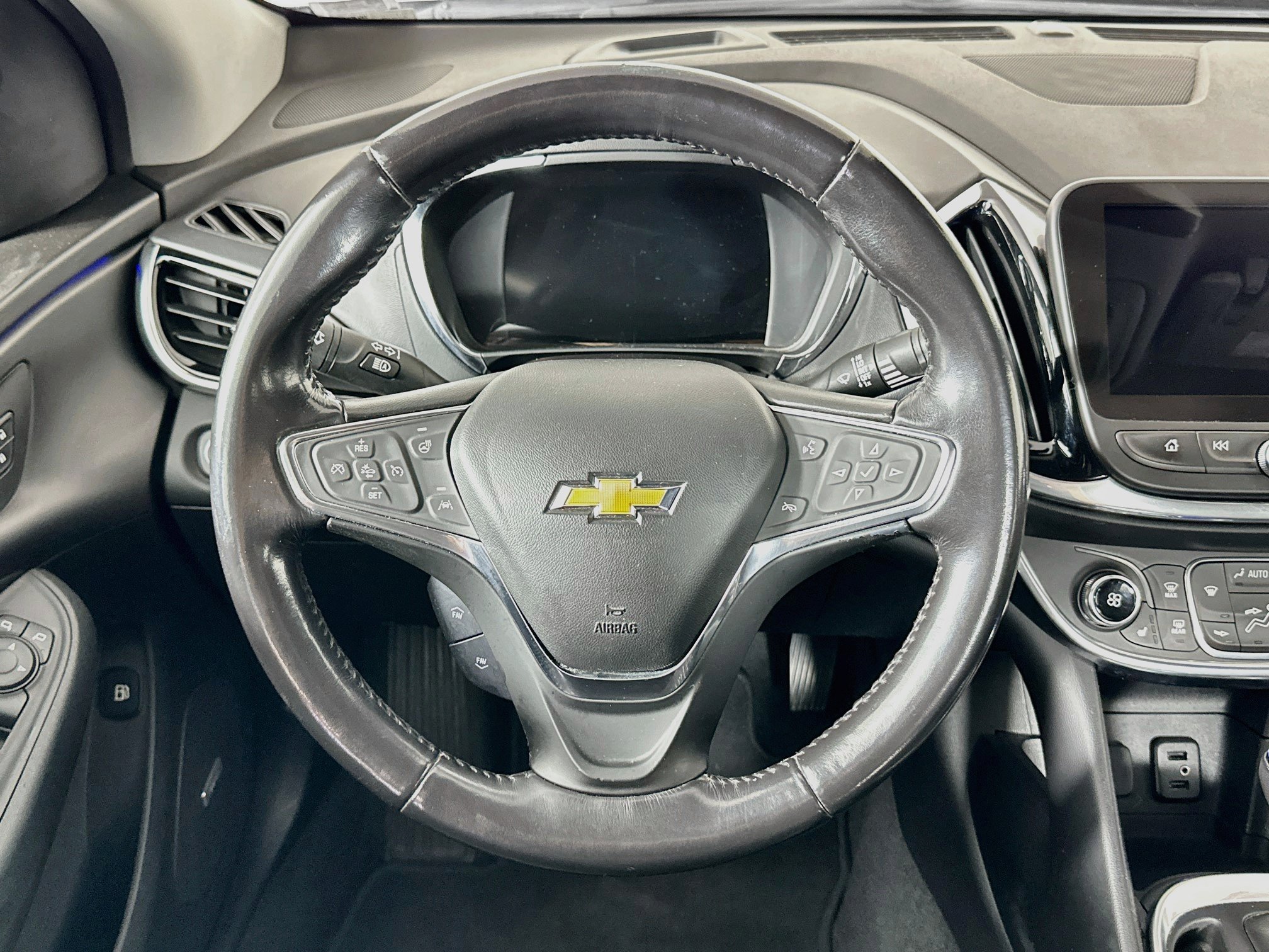 Used 2018 Chevrolet Volt Premier w/ Driver Confidence Package FWD image 18