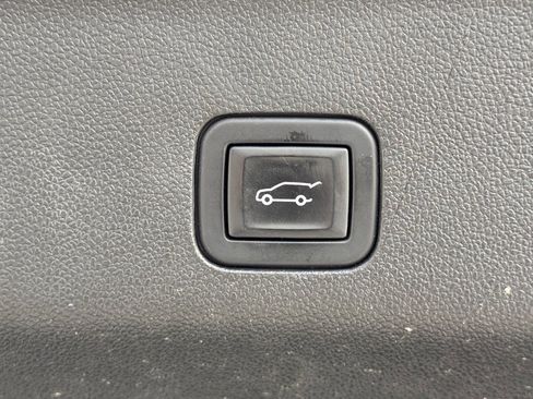 Used 2023 Chevrolet Suburban Premier image 14