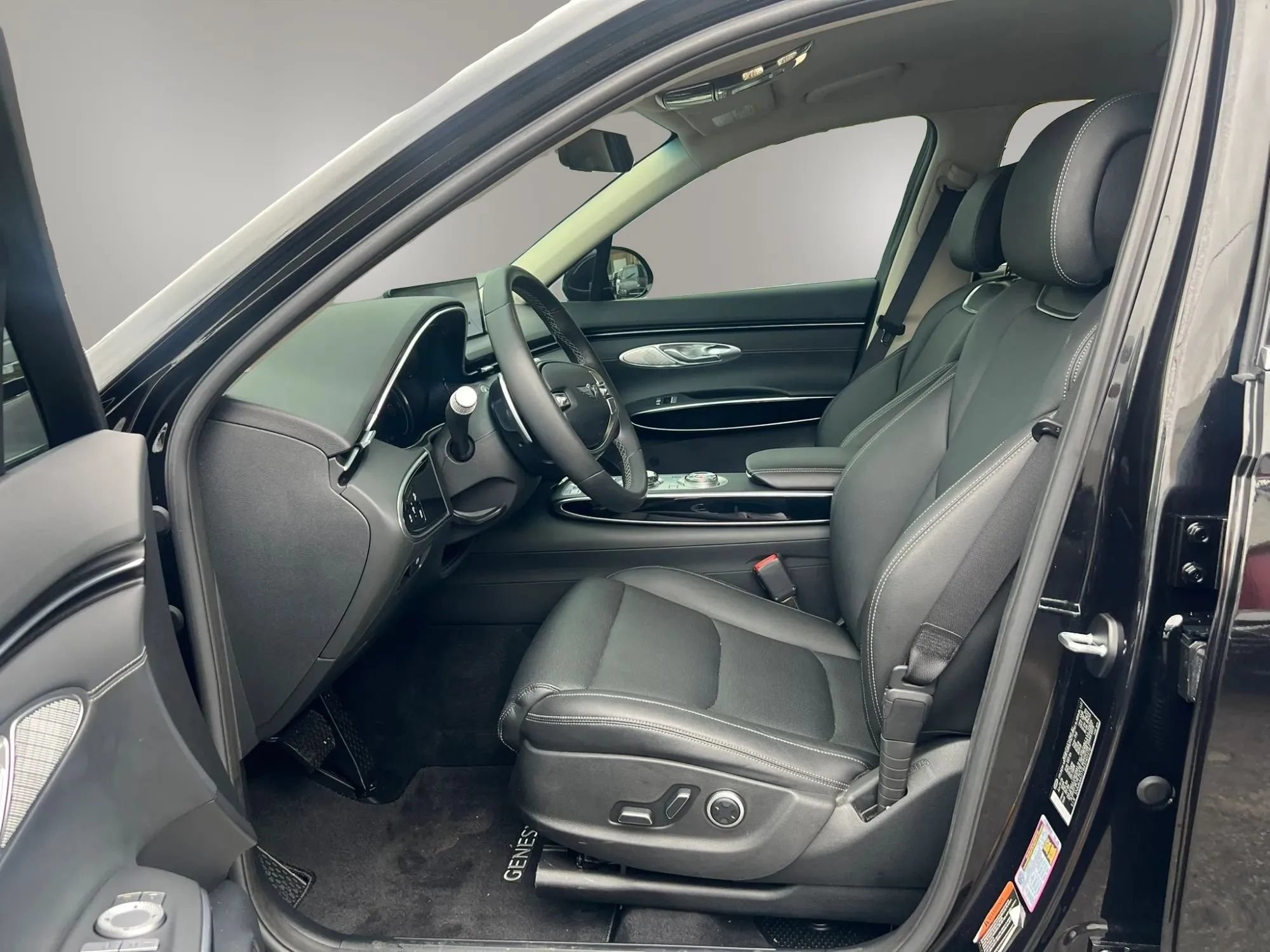 Used 2025 Genesis GV70 2.5T AWD/4WD image 26