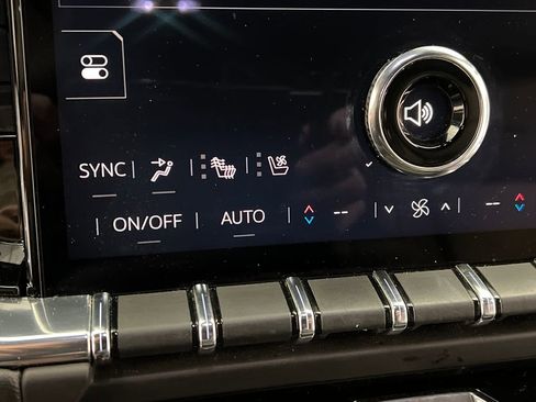Used 2025 GMC Yukon Denali AWD/4WD image 54