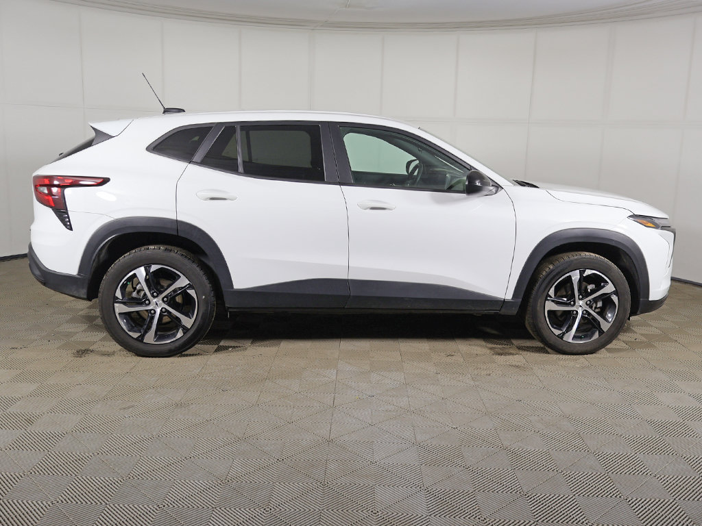 Used 2025 Chevrolet Trax RS w/ Driver Confidence Package FWD image 14