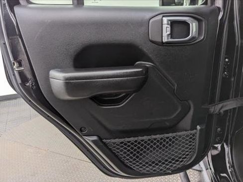 Used 2018 Jeep Wrangler Unlimited Sport S image 16