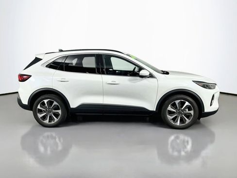 Used 2023 Ford Escape Platinum AWD/4WD image 4
