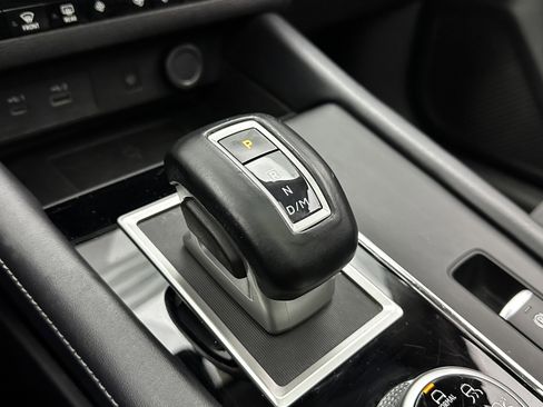 Used 2024 Mitsubishi Outlander SE Black Edition image 17