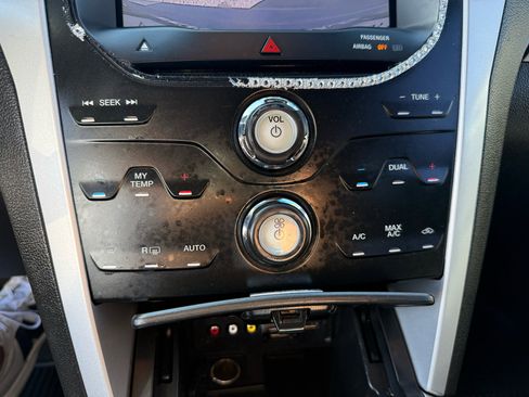 Used 2013 Ford Explorer XLT image 22